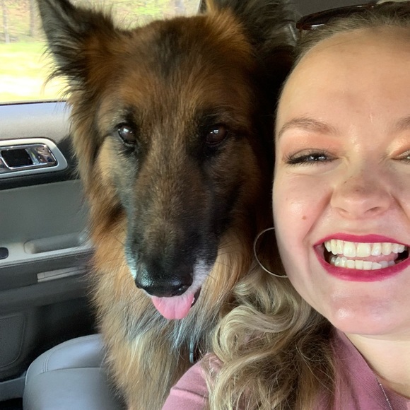 Meet your Posher, Kelsey - Picture 3 of 3